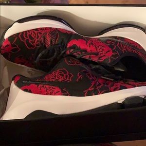 KD8 .. used like new used 1 time. Size 12